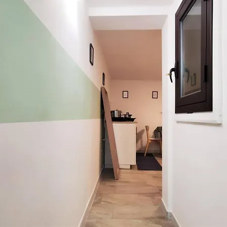 Compact Mezzanine 1 Min V Etnea Apartment